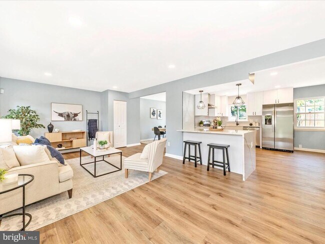 Primary Photo - 1305 Peachtree Ct