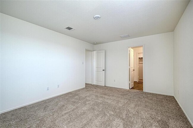 Building Photo - 772 Circle Wy