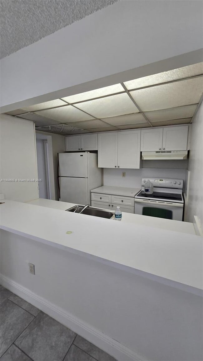 Building Photo - 1250 NE 125th St