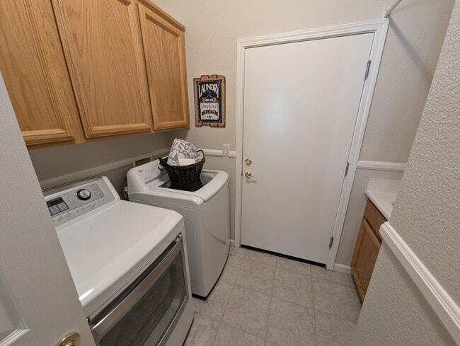 Building Photo - 4087 Coldwater Dr