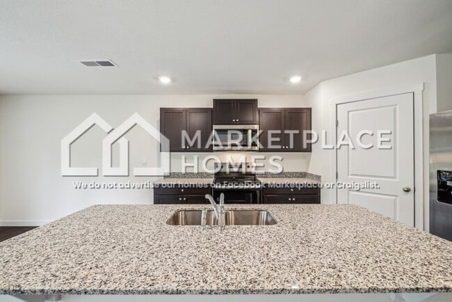 Building Photo - 4146 Hines Ln NE