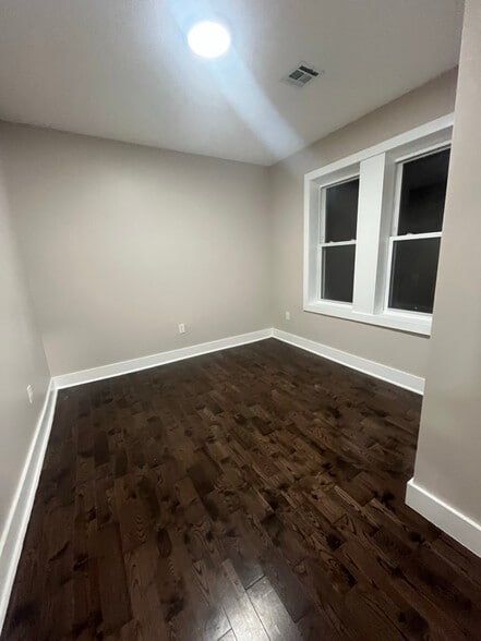 Building Photo - 190 N Park St