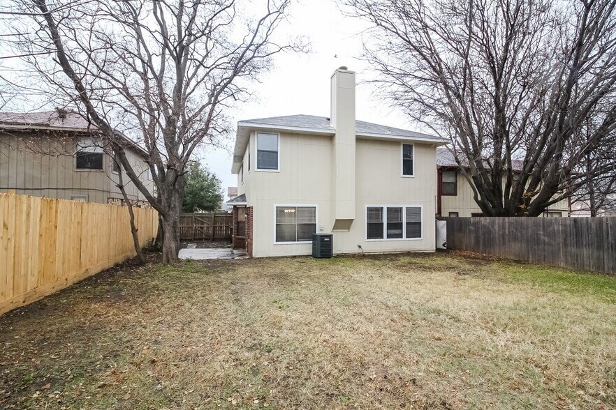 Building Photo - 802 Wyndham Pl