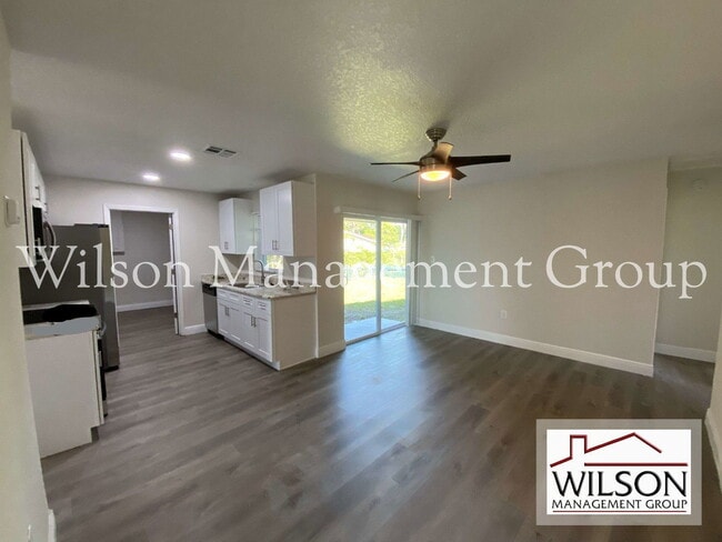 Building Photo - 1904 SW Rd