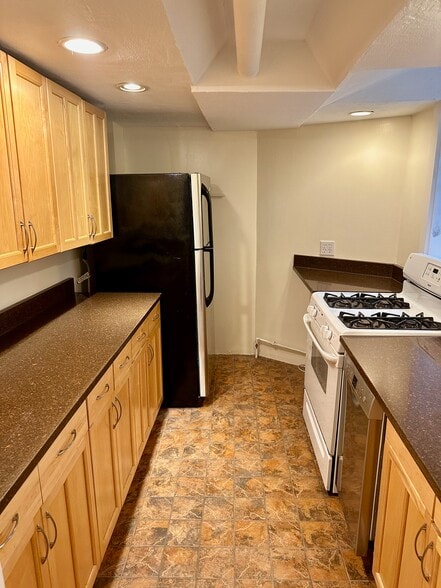 Kitchen - 10 Dana Street