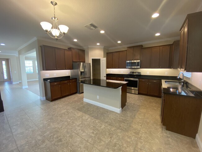 Building Photo - 7582 Lake Albert Dr