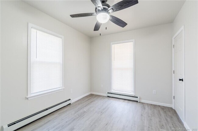 Building Photo - 31 Willetts Ave