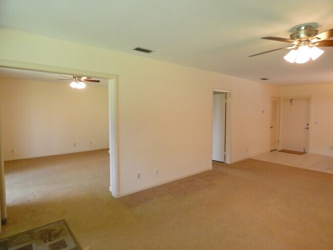 Building Photo - 3 SE Turtle Creek Dr