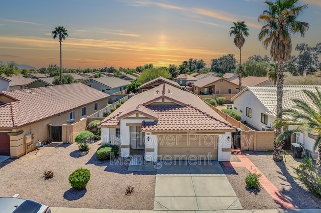 Building Photo - 2401 E Derringer Way