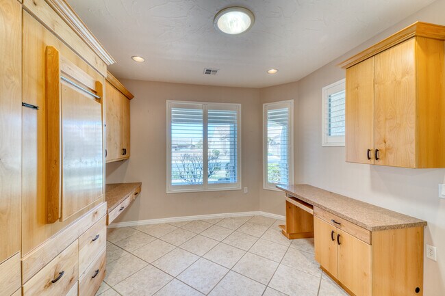 Building Photo - 4593 S Flaming Arch Dr