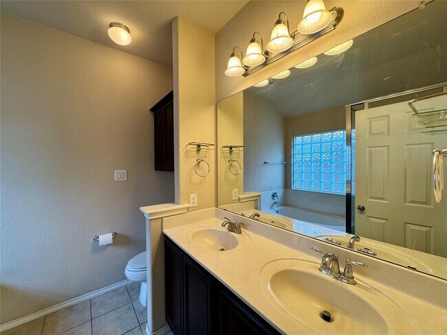 Building Photo - 8629 White Ibis Dr