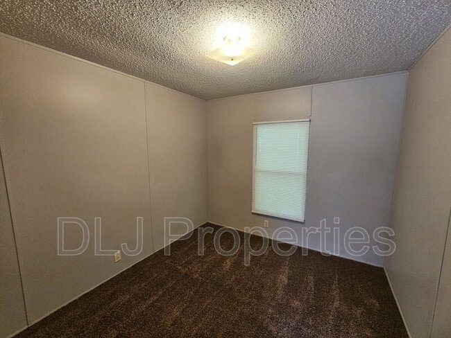 Building Photo - 120 E Dumplin Valley Rd