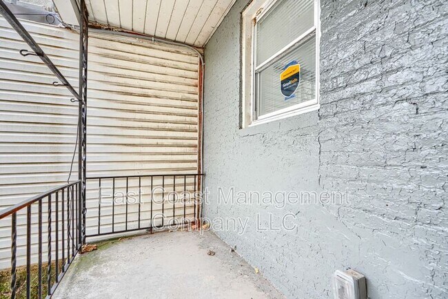 Building Photo - 1153 Sargeant St