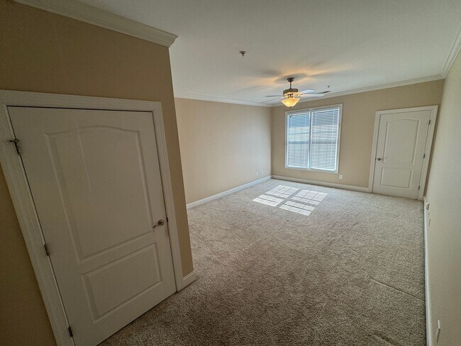 Building Photo - FOR RENT - Luxury Condo near downtown