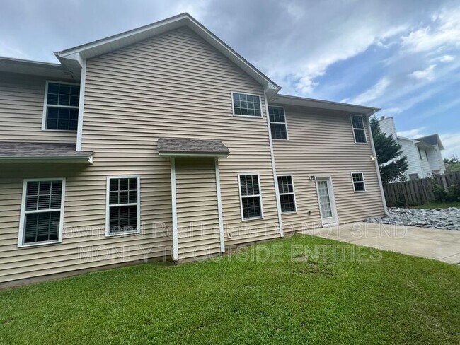 Building Photo - 6426 Burnside Pl