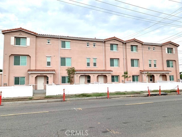 Building Photo - 1726 S Walnut Ave