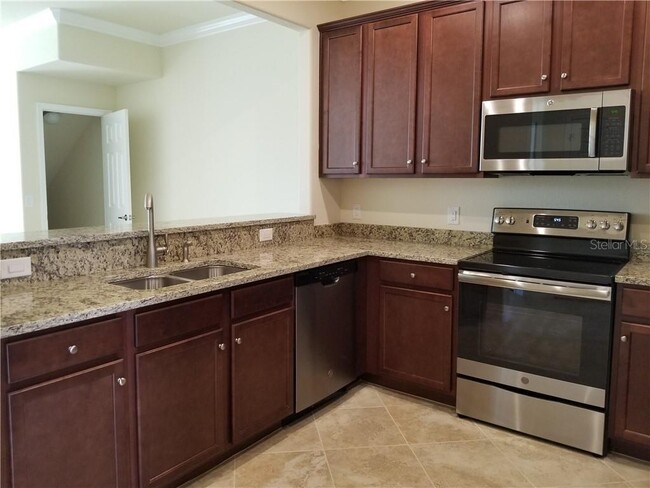 Building Photo - "Spacious 3-Bedroom Townhouse with Lake Vi...