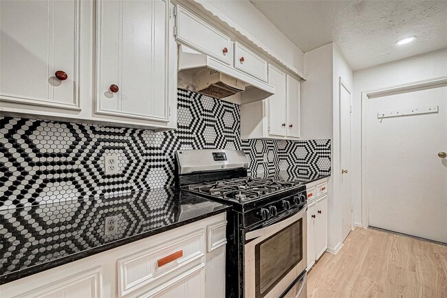 Building Photo - 10806 Silkwood Dr
