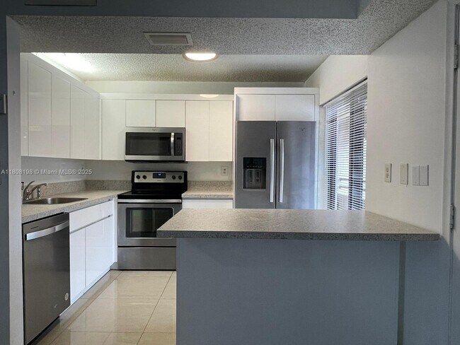 Primary Photo - 20105 NE 3rd Ct