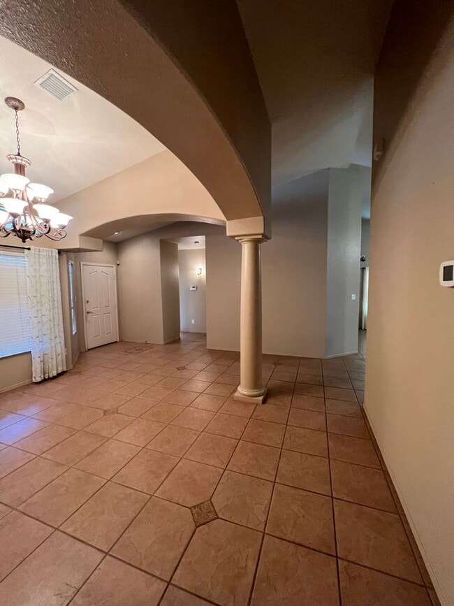 Building Photo - 3 BEDROOM HOME IN FALLS RANCH!