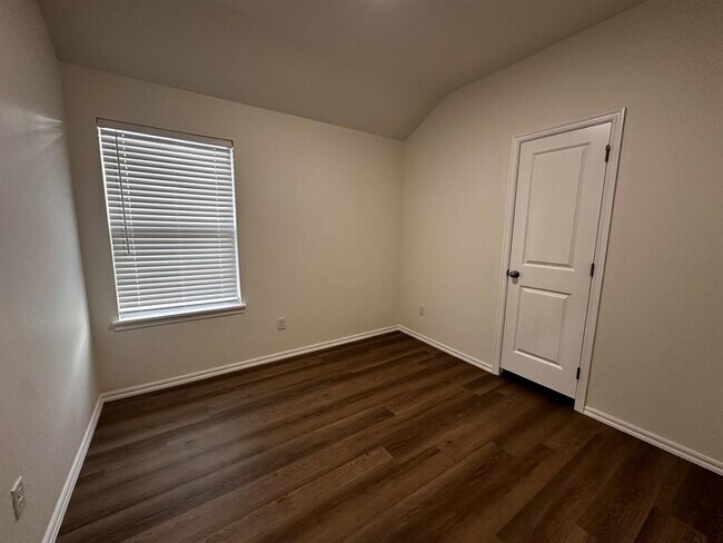 Building Photo - 11501 Mackenzie Wy