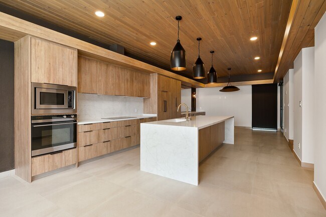 Building Photo - Carey Estates 4508
