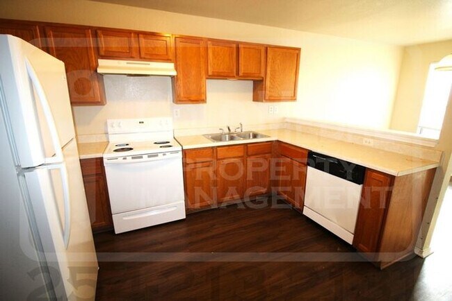 Building Photo - 3304 Barcelona Dr