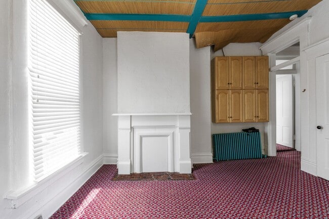 Building Photo - Huge Brick House in Victorian Village/Short North, Beautiful Woodwork 3 Car Garage and Swimming pool