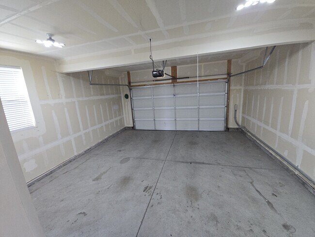 Building Photo - 754 E 950 N