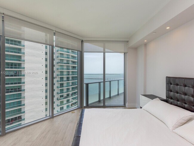 Building Photo - 1300 Brickell Bay Dr