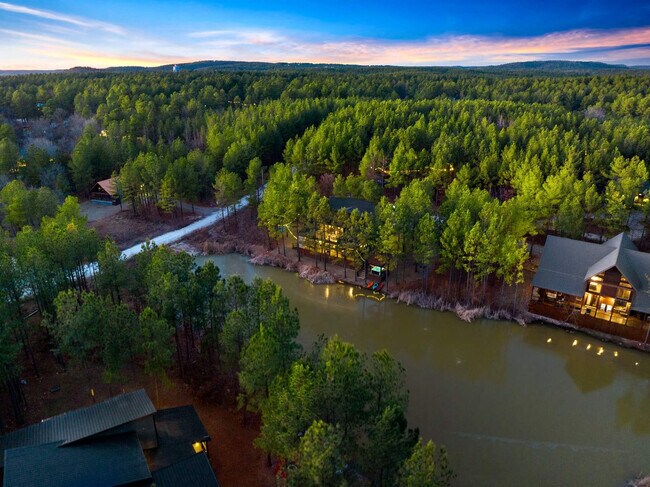 Building Photo - 222 Lost Creek Trl