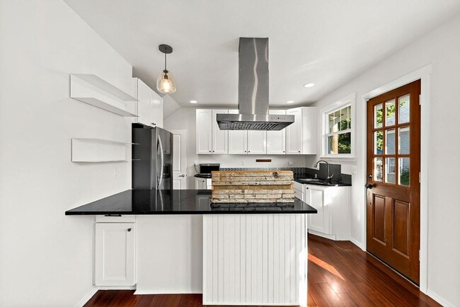 Building Photo - Modern 4-Story Townhouse in Tacoma’s Histo...