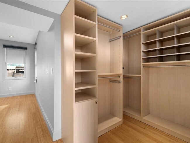 Building Photo - 81 Saint Botolph St