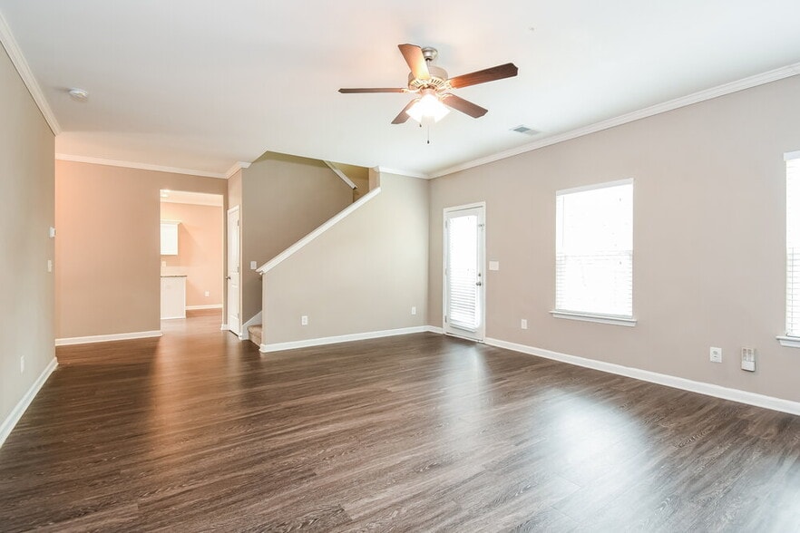 Building Photo - 602 Fieldcrest Dr