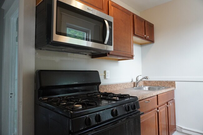 Primary Photo - 890 Maplewood Ave