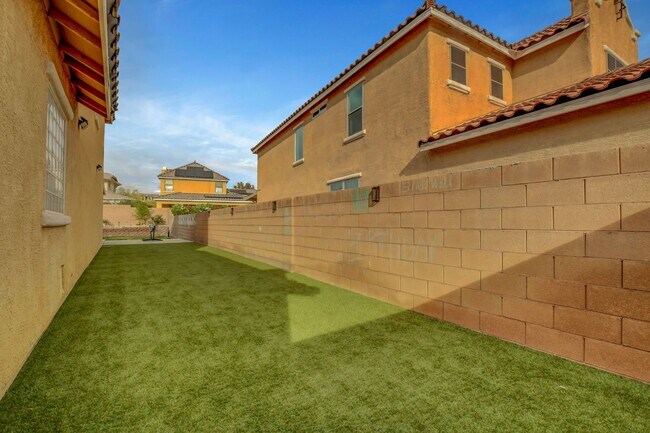 Building Photo - Spacious 4-Bedroom Home for Lease in Gated...