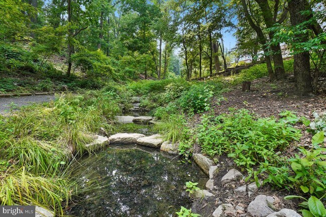 Building Photo - 5902 Mt Eagle Dr