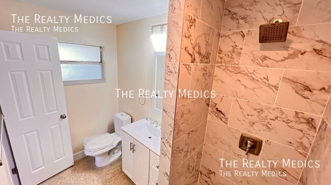 Building Photo - 4709 Redfern Dr