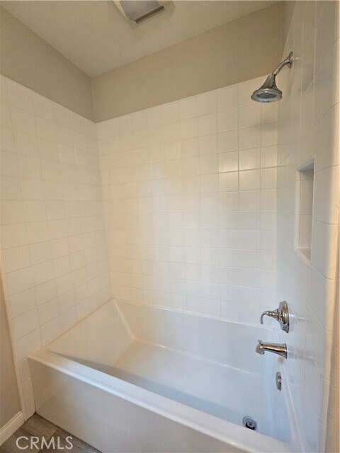 Building Photo - 40 Bianco
