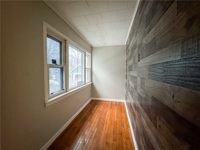 Building Photo - 102 Gregory St