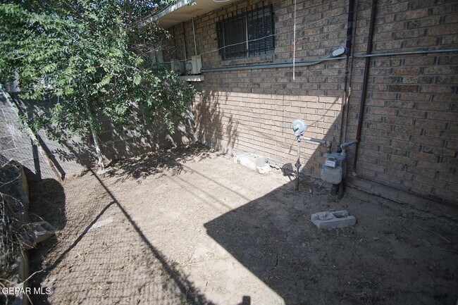 Building Photo - 7309 Alameda Ave