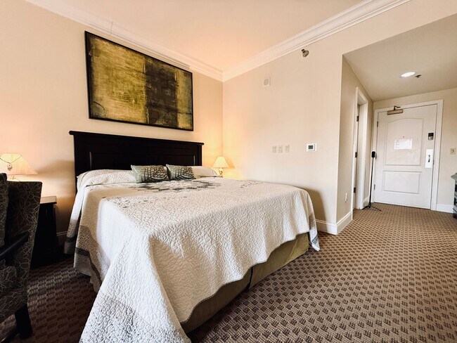 Building Photo - Live in the heart of Lake Las Vegas Village!