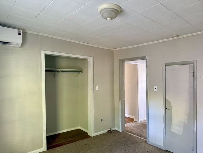 Building Photo - Cute Home Close to the Universities