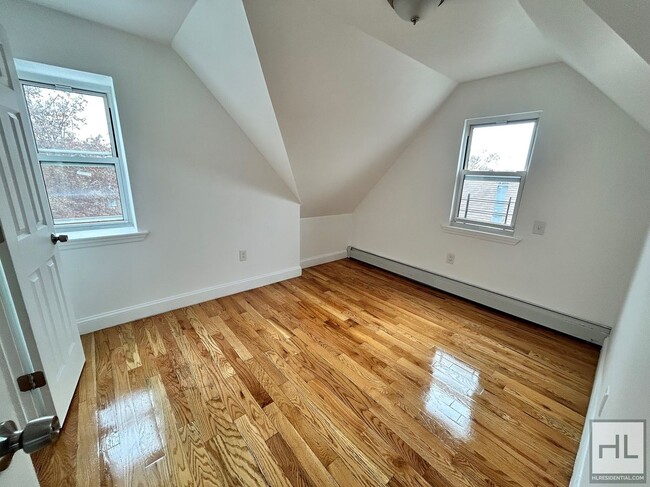 Building Photo - Cozy 2 Bedroom North Bronx