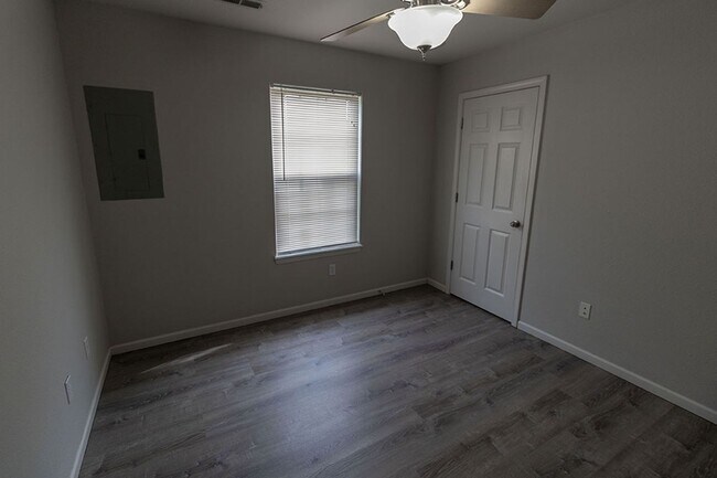 Building Photo - 3916 Snowy Owl Dr