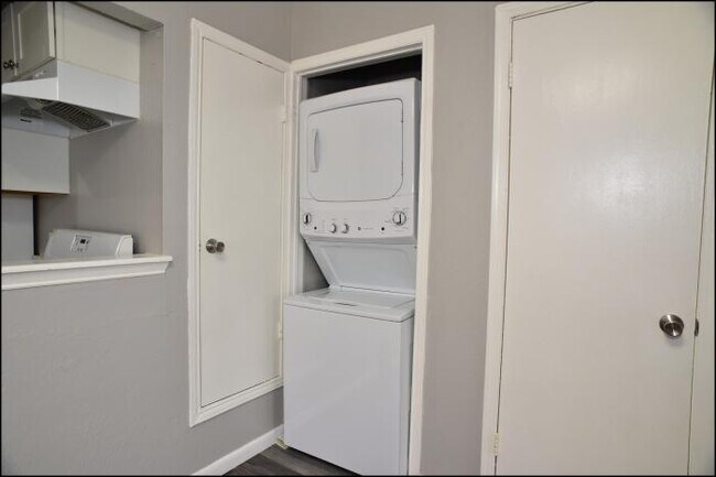Building Photo - 2 bedroom in El Paso TX 79907