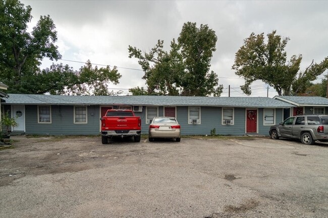 Building Photo - 13928 Bandera St