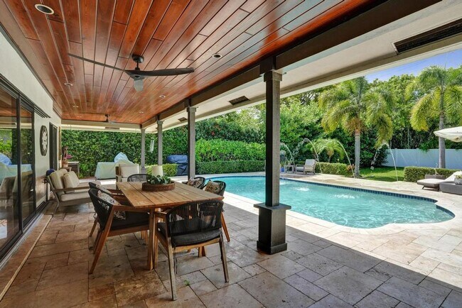 Building Photo - Boca Raton Beautifully Updated 4 Bedroom Pool Home