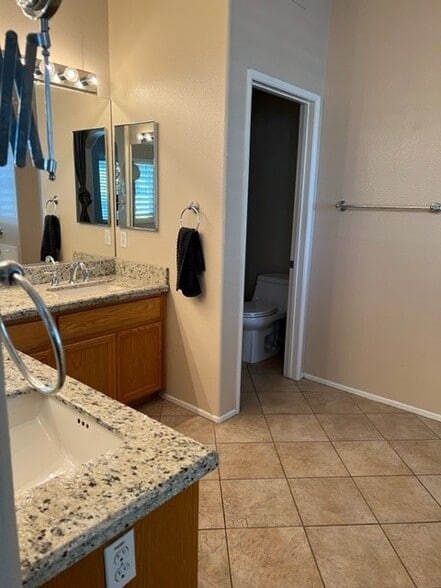 Building Photo - 15755 Roan Rd