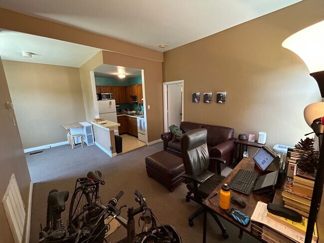 Building Photo - Adorable 1 bdrm/1ba Apartment Located in Richmond's Fan District!